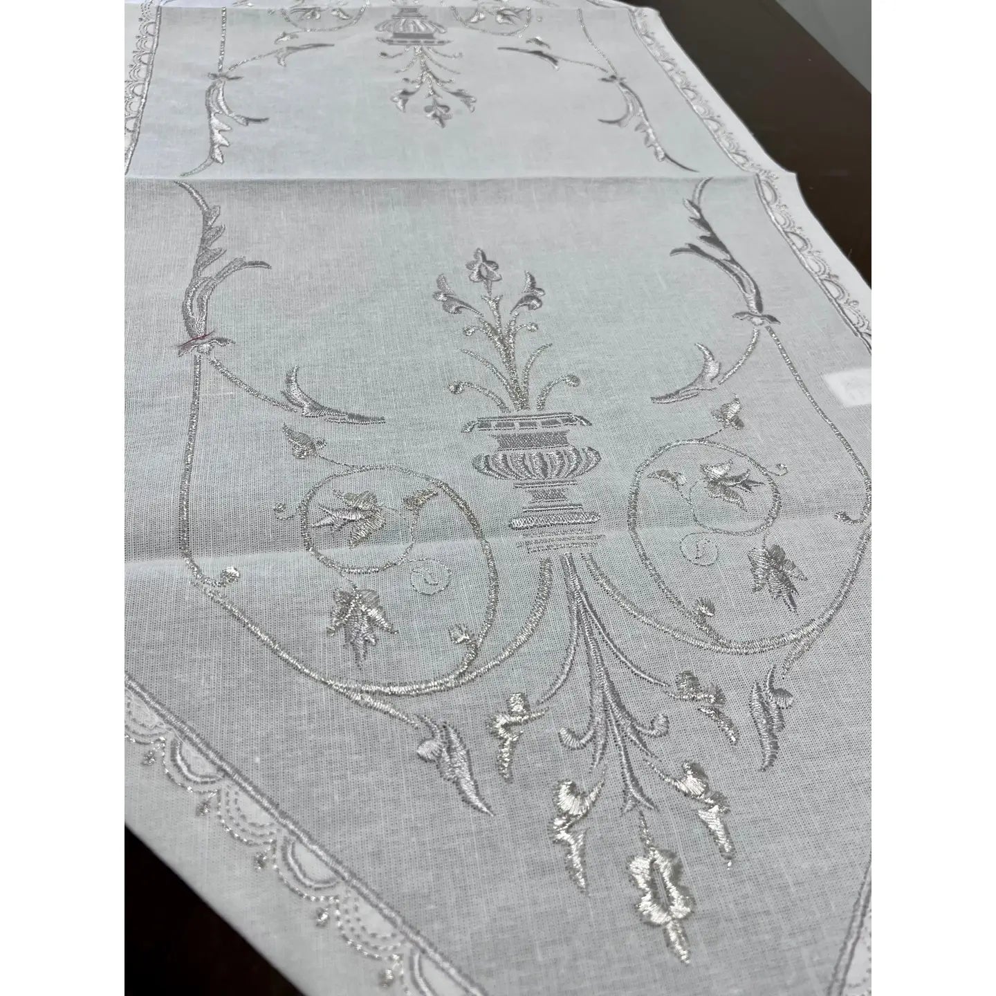 Asimina" Embroidered Small Table Runner